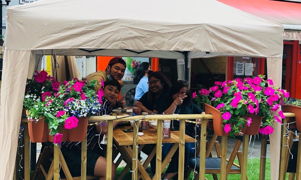 KAMAYAN SA EARLS COURT